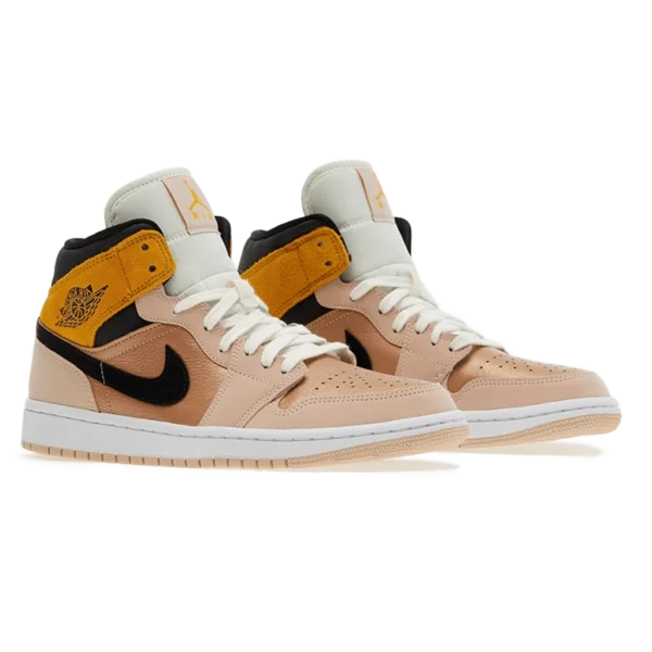 ⁦Air Jordan 1 Mid Particle Beige University Gold Black⁩ – תמונה ⁦2⁩