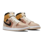 ⁦Air Jordan 1 Mid SE Particle Beige Metallic Red Bronze Black⁩ – תמונה ⁦2⁩
