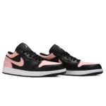 ⁦Air Jordan 1 Low Crimson Tint  Black Hyper Pink White⁩ – תמונה ⁦2⁩