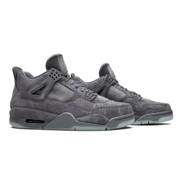 ⁦Air Jordan 4 Retro x KAWS "Cool Grey"⁩ – תמונה ⁦2⁩