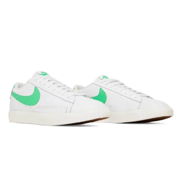 ⁦Nike Blazer Low Green Spark⁩ – תמונה ⁦2⁩