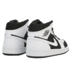 ⁦Air Jordan 1 Retro Mid "Tuxedo" White Black⁩ – תמונה ⁦3⁩