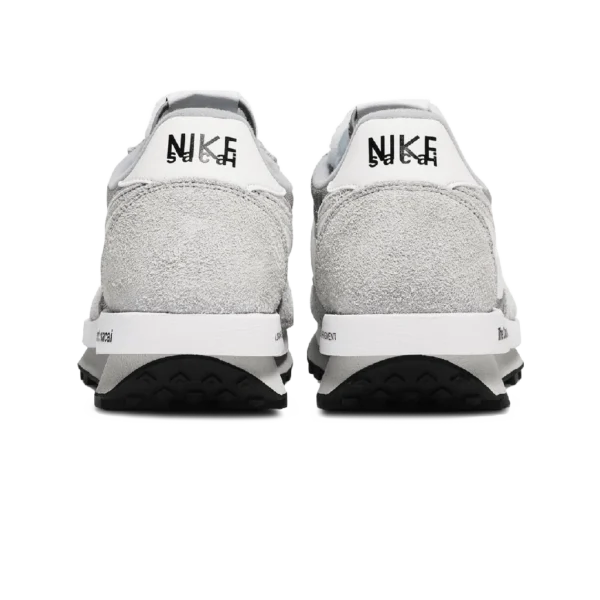 ⁦Nike LDV Waffle x Sacai x Fragment Design Light Smoke Grey⁩ – תמונה ⁦3⁩