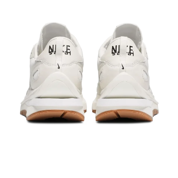 ⁦Nike VaporWaffle x Sacai Sail Gum⁩ – תמונה ⁦3⁩