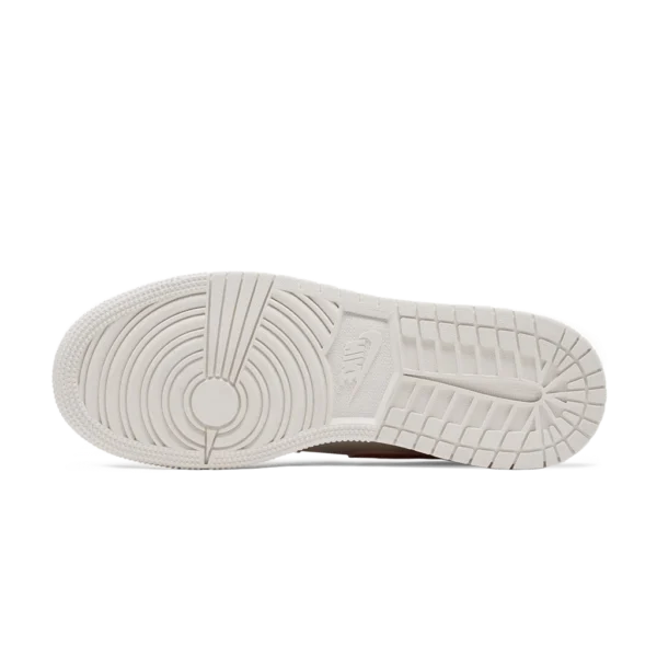 ⁦Air Jordan 1 Mid Phantom Igloo Purple Rise⁩ – תמונה ⁦4⁩
