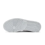 ⁦Air Jordan 1 Mid White University Red⁩ – תמונה ⁦4⁩