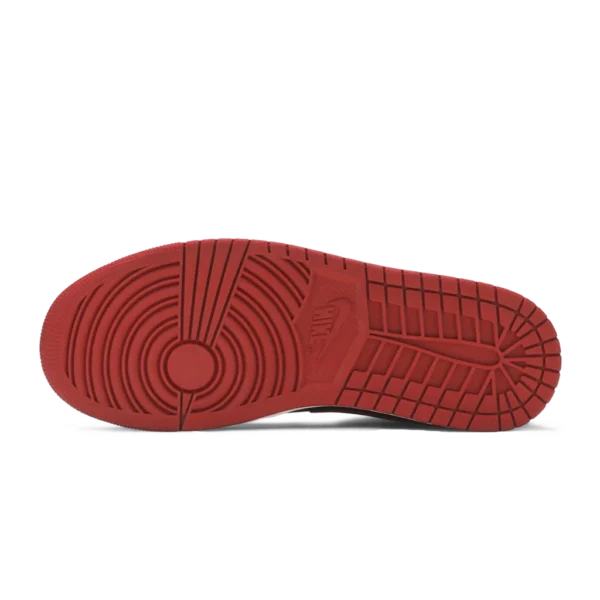 ⁦Air Jordan 1 Mid "Banned" Black University Red⁩ – תמונה ⁦4⁩