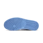 ⁦Air Jordan 1 Low UNC University Blue White⁩ – תמונה ⁦4⁩