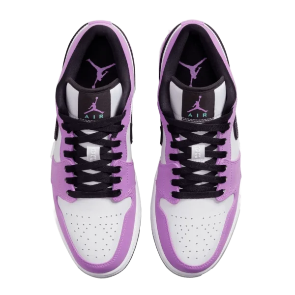 ⁦Air Jordan 1 Low SE Violet Shock⁩ – תמונה ⁦4⁩