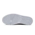 ⁦Air Jordan 1 Low White University Red⁩ – תמונה ⁦4⁩