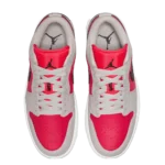 ⁦Air Jordan 1 Low Light Iron Ore Siren Red⁩ – תמונה ⁦4⁩
