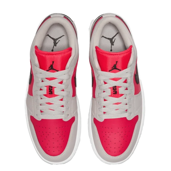 ⁦Air Jordan 1 Low Light Iron Ore Siren Red⁩ – תמונה ⁦4⁩