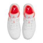 ⁦Air Jordan 1 Low White Flash Crimson Psychic Blue Sesame⁩ – תמונה ⁦4⁩