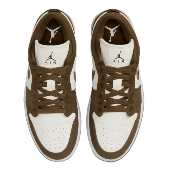 ⁦Air Jordan 1 Low Light Olive White Sail⁩ – תמונה ⁦4⁩