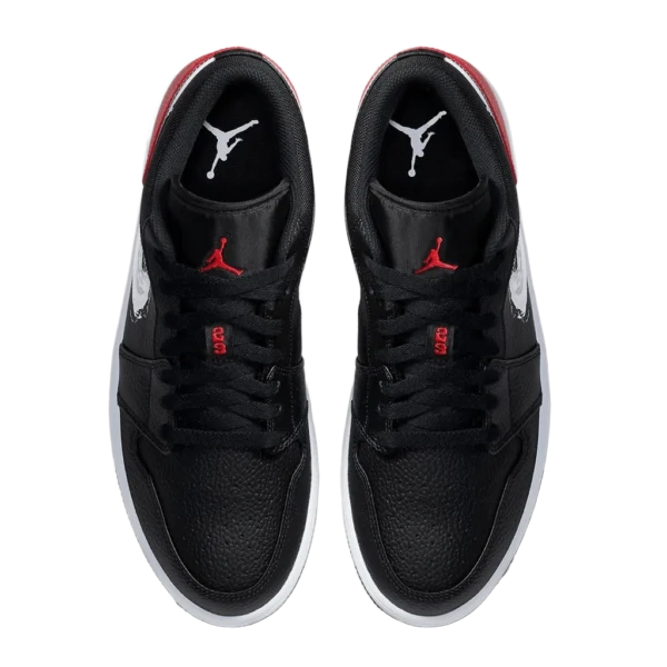 ⁦Air Jordan 1 Low "Brushstroke Swoosh" Black Red⁩ – תמונה ⁦4⁩