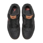 ⁦Air Jordan 4 Retro x Levi's "Black Denim"⁩ – תמונה ⁦4⁩