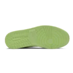 ⁦Air Jordan 1 High PRM Barely Volt⁩ – תמונה ⁦4⁩