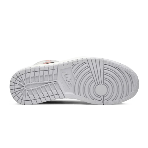 ⁦Air Jordan 1 Retro High OG Neutral Grey Hyper Crimson⁩ – תמונה ⁦4⁩