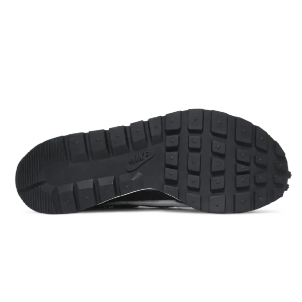 ⁦Nike X Sacai Vaporwafflle Black White⁩ – תמונה ⁦4⁩
