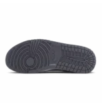 ⁦Air Jordan 1 Low Black Infrared White Wolf Grey⁩ – תמונה ⁦4⁩