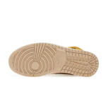 ⁦Air Jordan 1 Mid Particle Beige University Gold Black⁩ – תמונה ⁦5⁩