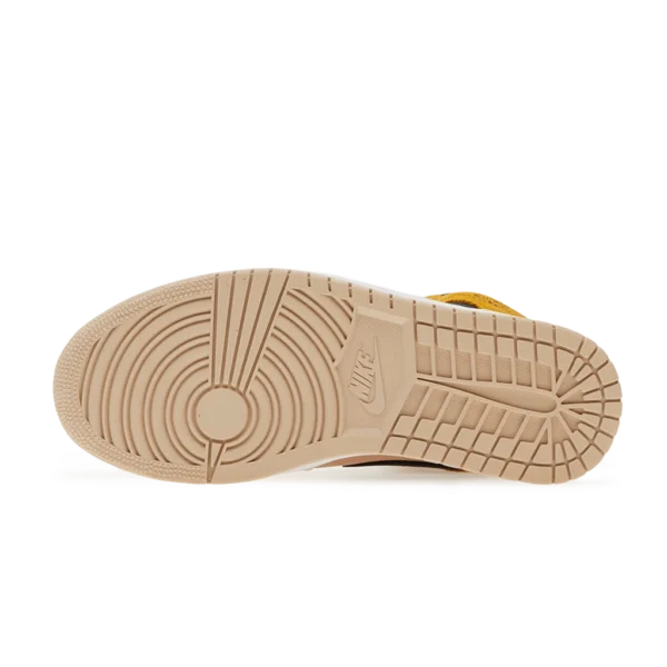 ⁦Air Jordan 1 Mid Particle Beige University Gold Black⁩ – תמונה ⁦5⁩