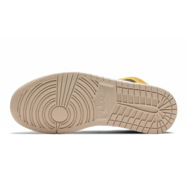 ⁦Air Jordan 1 Mid SE Particle Beige Metallic Red Bronze Black⁩ – תמונה ⁦5⁩