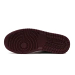 ⁦Air Jordan 1 Low SE Dark Beetroot Black White⁩ – תמונה ⁦4⁩