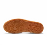 ⁦Air Jordan 1 Low Arctic Pink White Gum Light Brown⁩ – תמונה ⁦5⁩