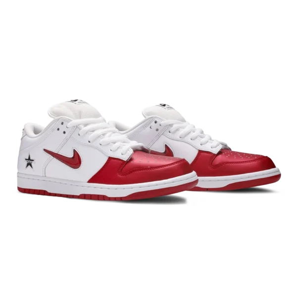 ⁦Nike Dunk SB Low x Supreme “Varsity Red”⁩ – תמונה ⁦2⁩