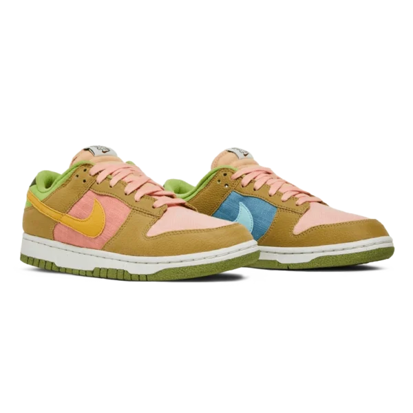 ⁦Nike Dunk Low "Sun Club" Arctic Orange Sanded Gold⁩ – תמונה ⁦2⁩