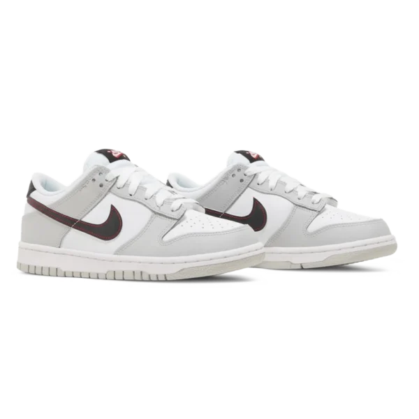 ⁦Nike Dunk Low SE GS Lottery Pack Grey Fog⁩ – תמונה ⁦2⁩