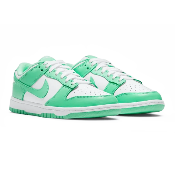 ⁦Nike Dunk Low Green Glow⁩ – תמונה ⁦2⁩