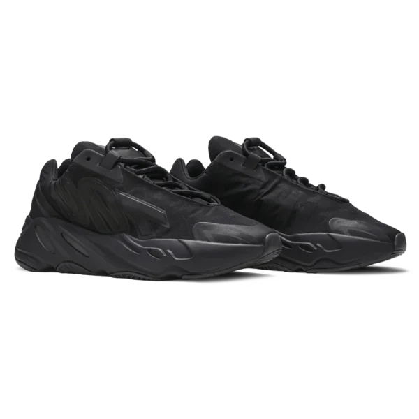 ⁦Adidas Yeezy Boost 700 MNVN Triple Black⁩ – תמונה ⁦2⁩