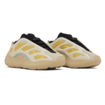 ⁦Adidas Yeezy 700 V3 Safflower⁩ – תמונה ⁦2⁩