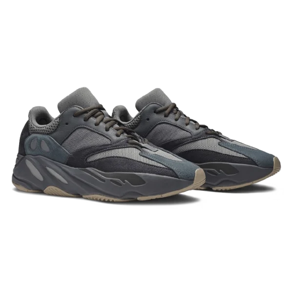 ⁦Adidas Yeezy Boost 700 Hospital Blue⁩ – תמונה ⁦2⁩
