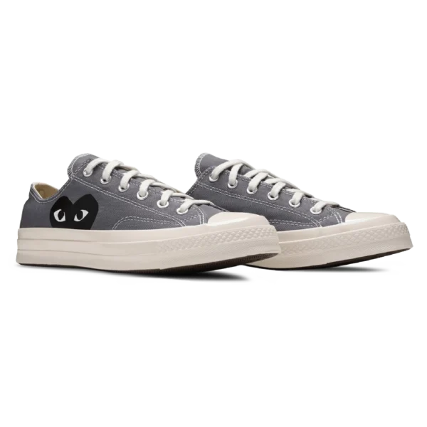 ⁦Converse Chuck 70 Low x Comme des Garçons PLAY Steel Gray⁩ – תמונה ⁦2⁩