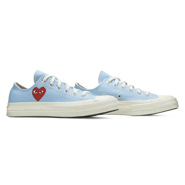 ⁦Converse Chuck 70 Low x Comme des Garçons PLAY Bright Blue⁩ – תמונה ⁦2⁩