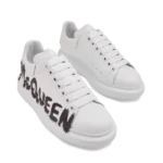 ⁦Alexander Mcqueen Graffiti Oversized White Black⁩ – תמונה ⁦2⁩