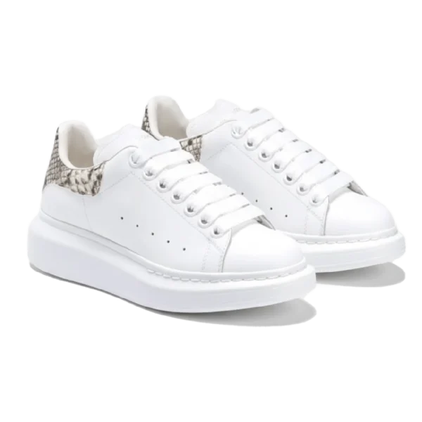⁦Alexander McQueen Oversized Sneaker White Contrast Heel Counter⁩ – תמונה ⁦2⁩