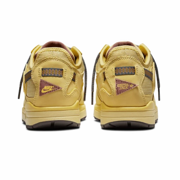 ⁦Nike Air Max Saturn Gold⁩ – תמונה ⁦3⁩