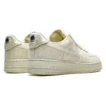⁦Nike Air Force 1 Low x Stüssy "Fossil"⁩ – תמונה ⁦3⁩