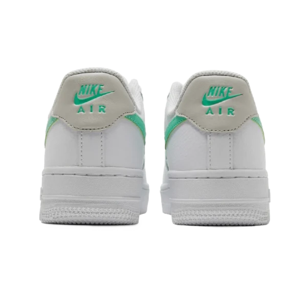 ⁦Nike Air Force 1 White Green Glow⁩ – תמונה ⁦3⁩