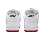 ⁦Nike Dunk SB Low x Supreme “Varsity Red”⁩ – תמונה ⁦3⁩