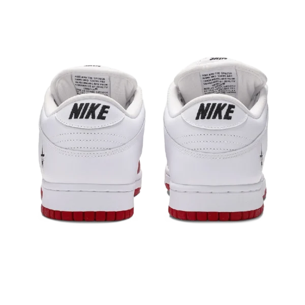 ⁦Nike Dunk SB Low x Supreme “Varsity Red”⁩ – תמונה ⁦3⁩
