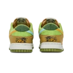 ⁦Nike Dunk Low "Sun Club" Arctic Orange Sanded Gold⁩ – תמונה ⁦3⁩