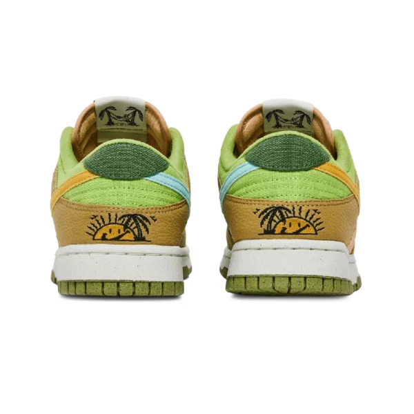 ⁦Nike Dunk Low "Sun Club" Arctic Orange Sanded Gold⁩ – תמונה ⁦3⁩