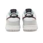 ⁦Nike Dunk Low SE GS Lottery Pack Grey Fog⁩ – תמונה ⁦3⁩