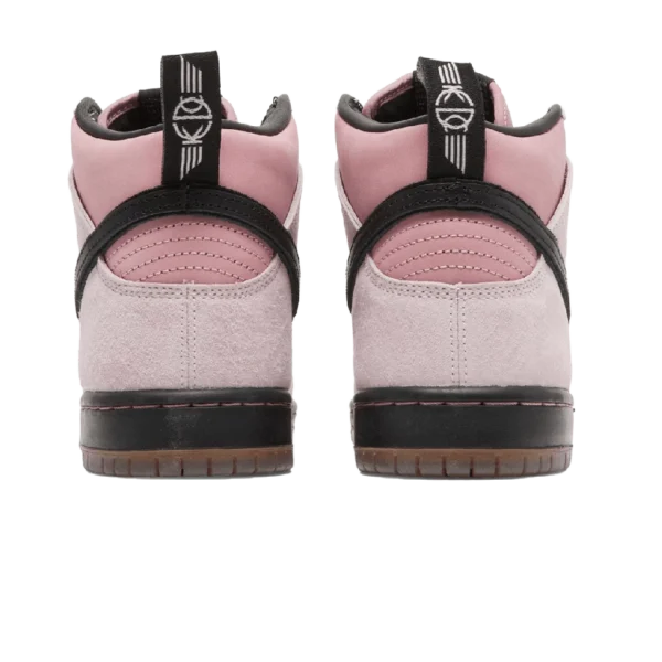 ⁦Nike Dunk High SB x KCDC "20th Anniversary" Elemental Pink Black⁩ – תמונה ⁦3⁩