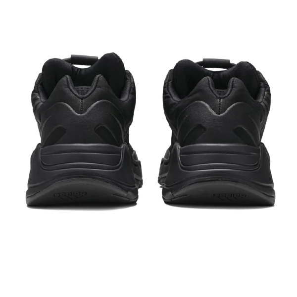 ⁦Adidas Yeezy Boost 700 MNVN Triple Black⁩ – תמונה ⁦3⁩